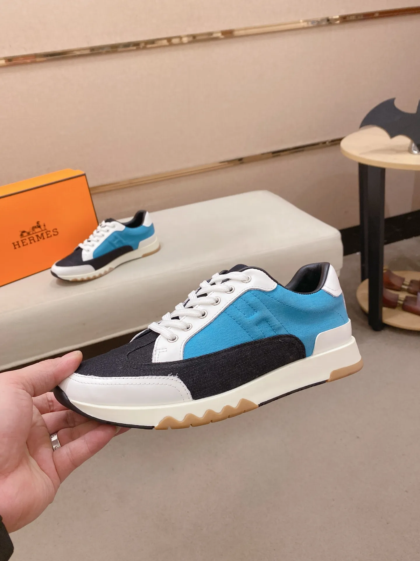 Ex-factory price: 500💰《HERMES》【Classic original single version】Hermès; top 🔝purchasing agent🔍🔍men's latest 🇺🇸sold simultaneously, original imported from Italy ▲▲first-layer cowhide ▲▲ (high-end, nobility and class) ) Exquisite workmanship (Italian 🇮🇹 imported water-dyed 🐂 cowhide lining) sole: original sole provided by the original factory, ⚠️exclusive double-layer activity·TPR·rubber·combined molded outsole; super comfortable·wear-resistant·non-slip·environmental protection The real thing is more beautiful when photographed in kind (high quality, following orders), you can come in and out at will * Number of yards: 38·39·40·41·42·43·44# (can be customized 45.)
